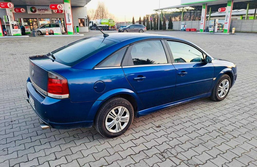 - - Opel Vectra - -