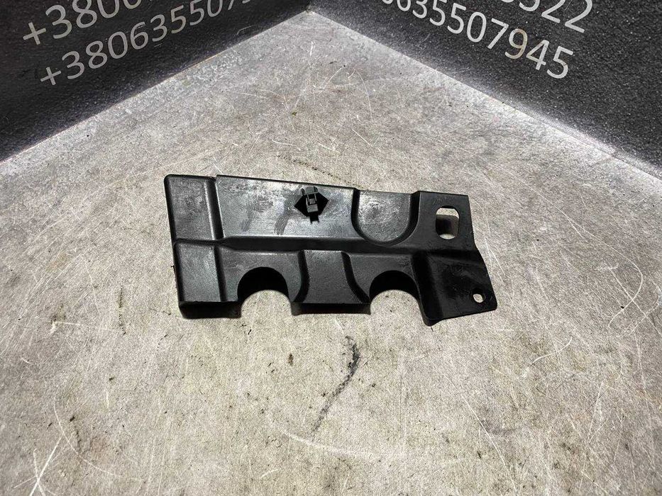 Накладка петлі капота права Volkswagen Touran 2003-2015 1T0805234C