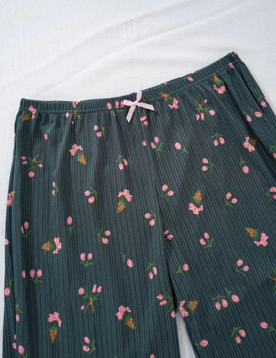 Жіноча піжама розмір M з квітковим принтом