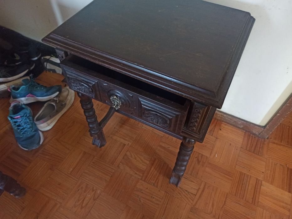 Mesas de cabeceira de madeira