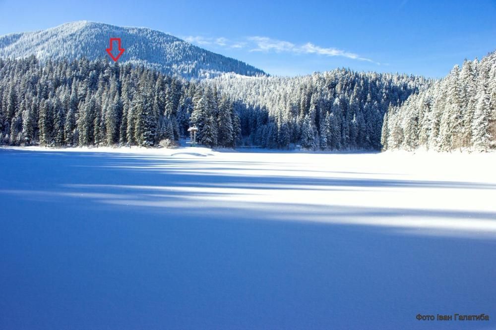 Земля в Закарпатті біля озера "Синевир"