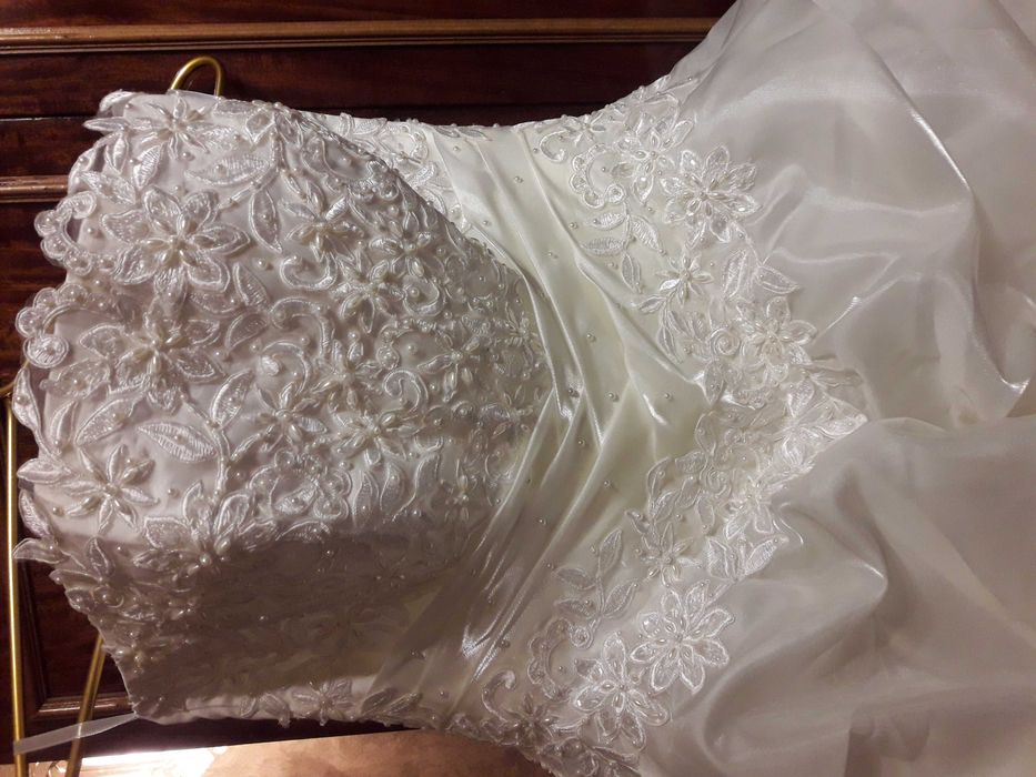 Платье свадебное.