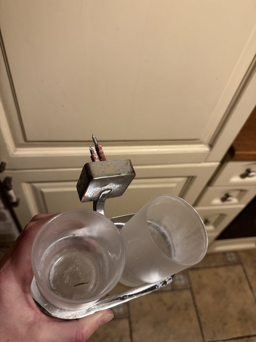 Podwojny uchwyt na kubeczki na szczoteczki