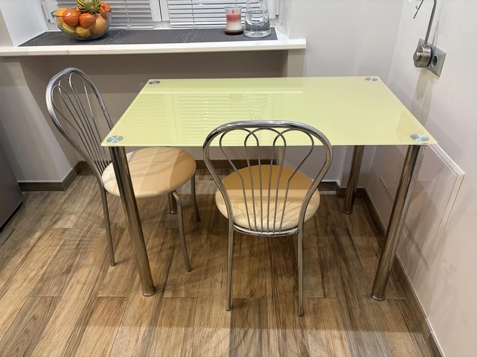 Стіл стеклянный обідній