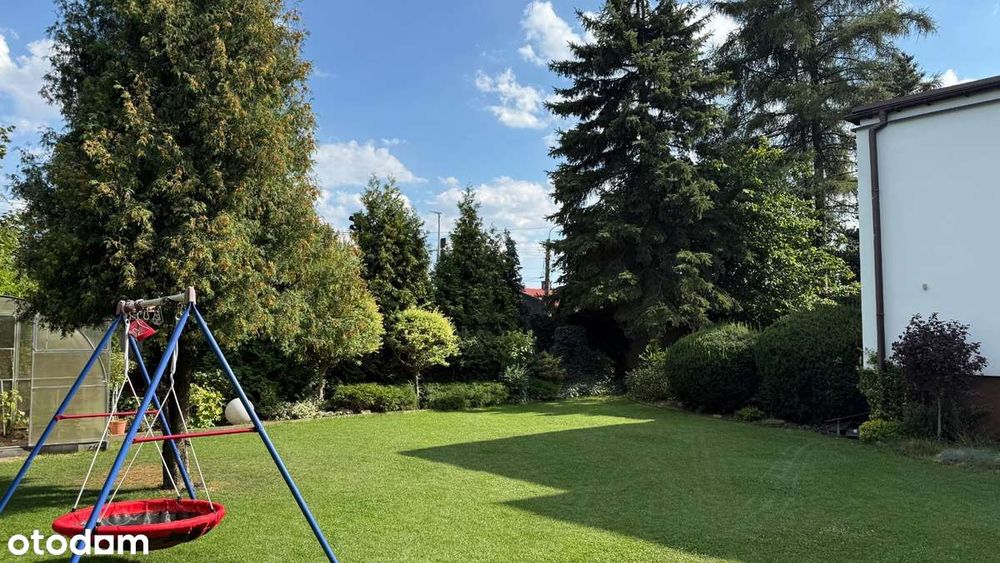 Przestronny dom z ogrodem, idealny pod inwestycje.