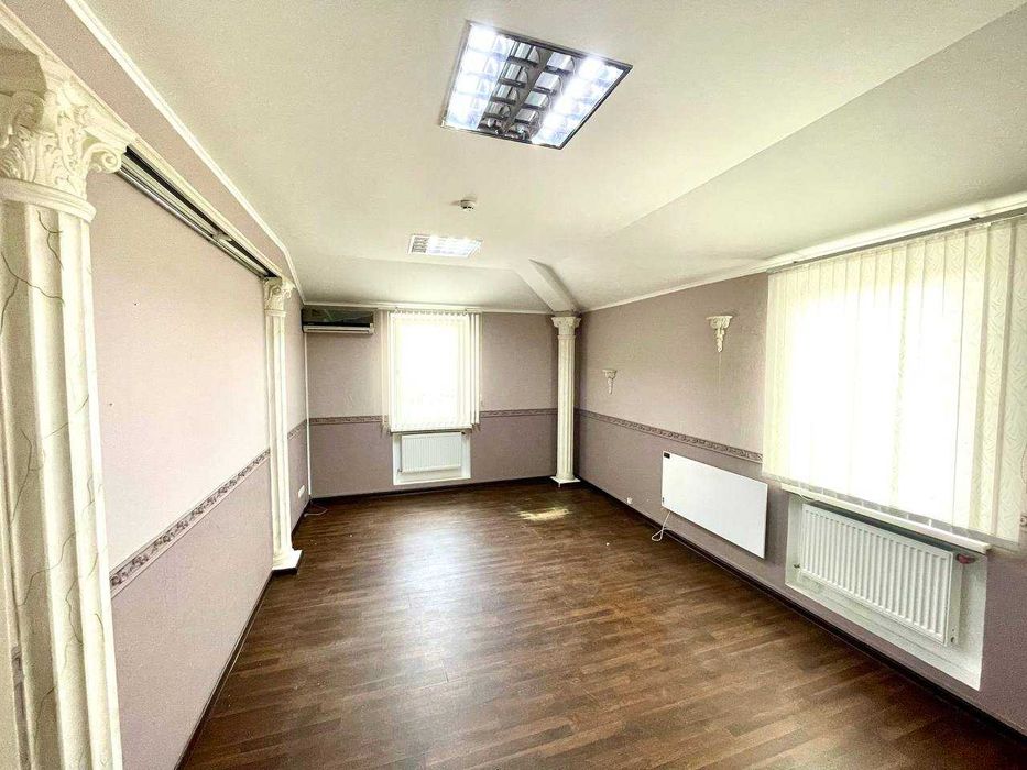 Оренда комерційної нерухомості. 5 приміщень, 77 квадратів. 3/3. Центр міста, біля вежі Козицького