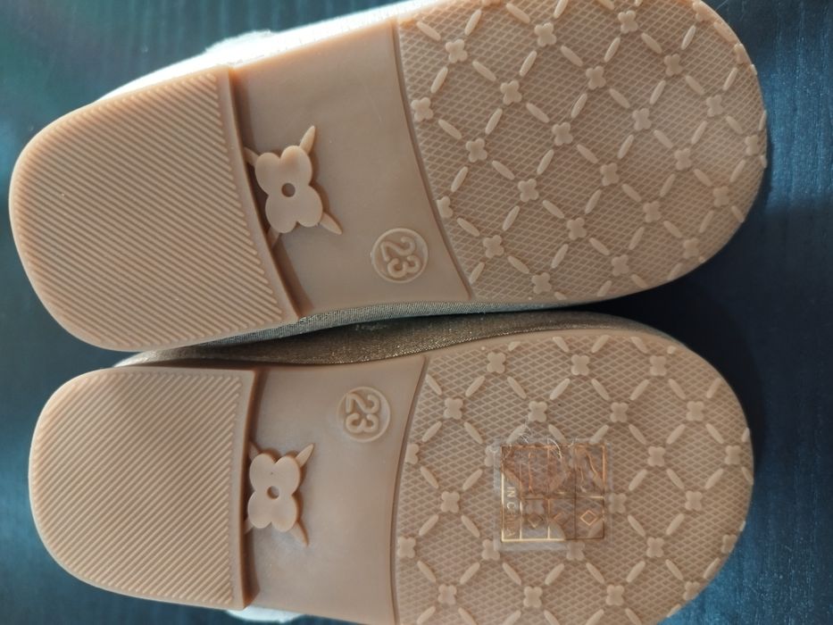 Sapatos cerimónia dourados