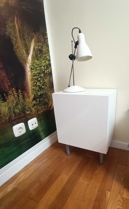 Mesa de cabeceira/ Móvel de apoio + Candeeiro