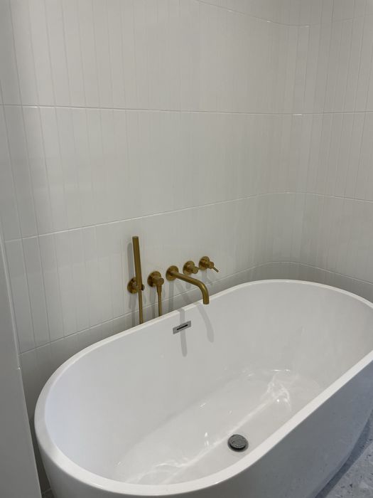 REMONTY ŁAZIENEK MALOWANIE  szpachlowanie glazura