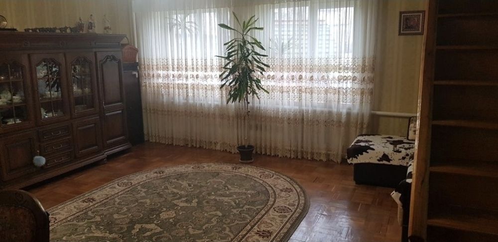 Частина будинку в Луків