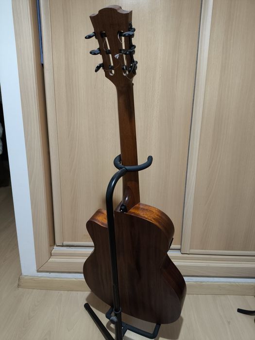 Guitarra LAG Tramontane TN170ASCE + amplificador  Fender Mustang I