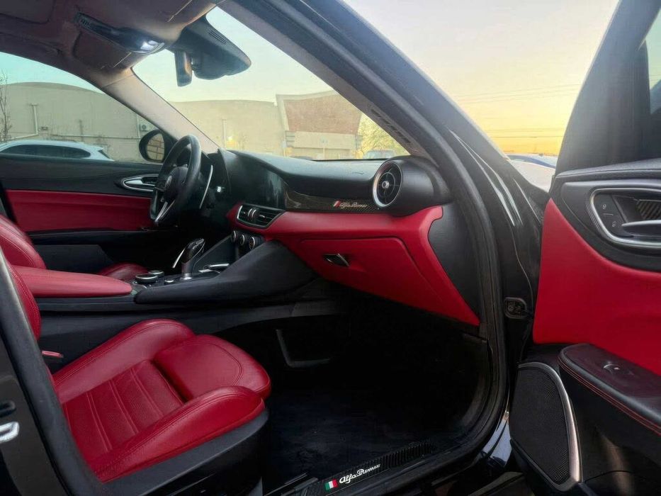 Alfa Romeo Giulia      2018