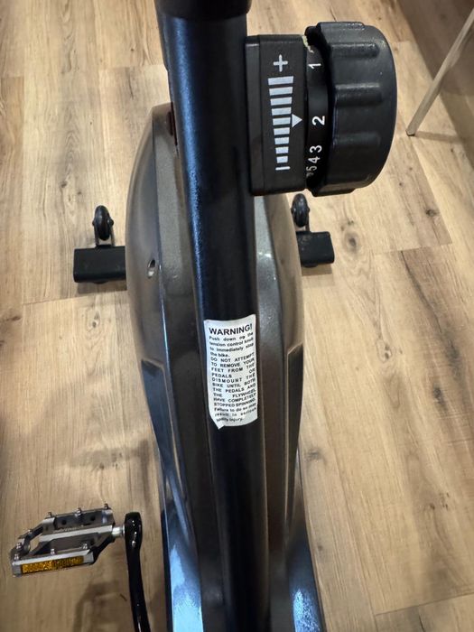 Bicicleta  semi nova com pedal adaptado