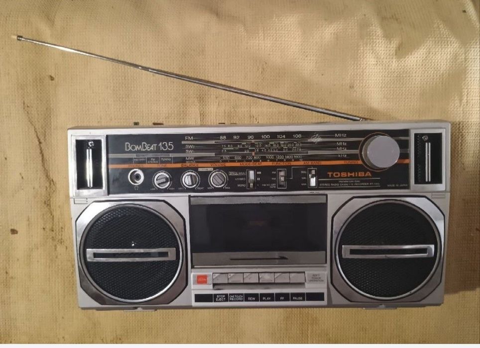 Магнитола toshiba Bom Beat RP-135s