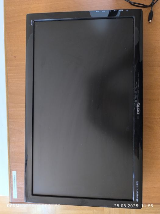 Monitor  LED Benq 2 sztuki z nóżkami