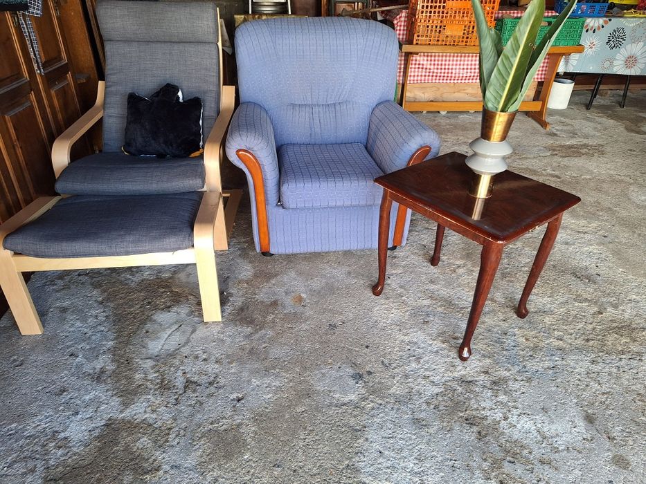 Cadeirão,sofá e mesinha...