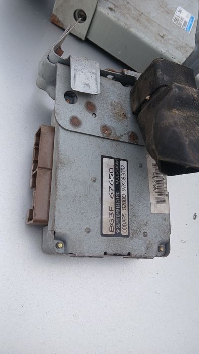 Трамблёр мозги блок  управления мазда 323  БА MAZDA BA