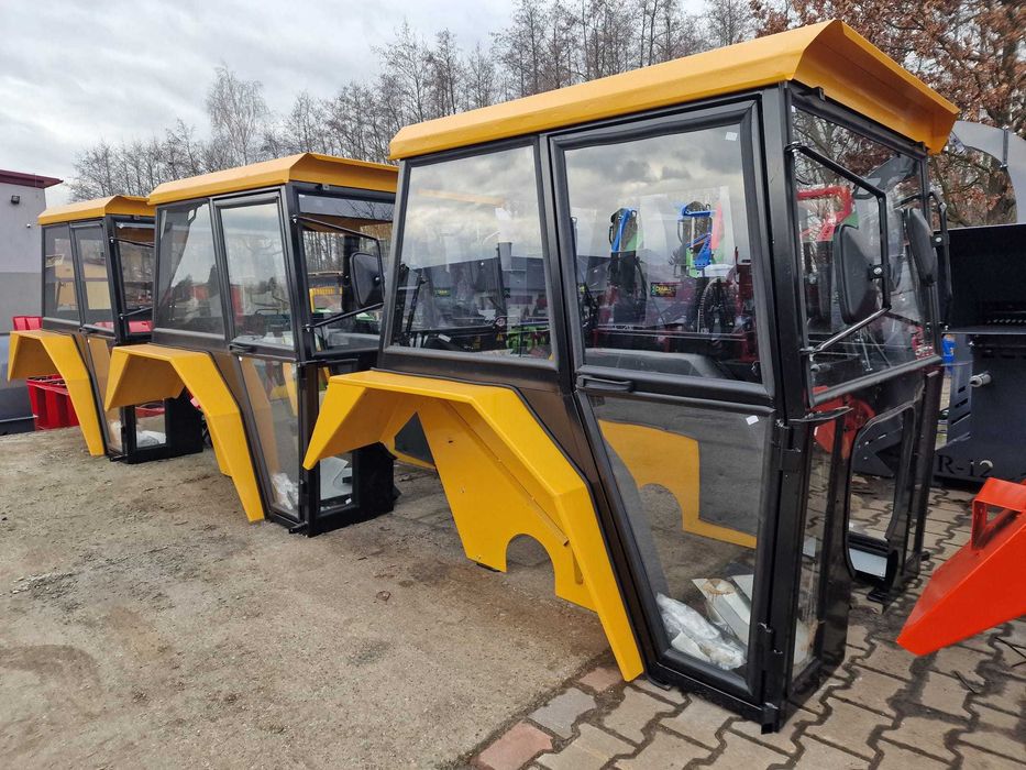 CZĘŚĆ - KABINA z błotnikami do ciągnika URSUS C330/360