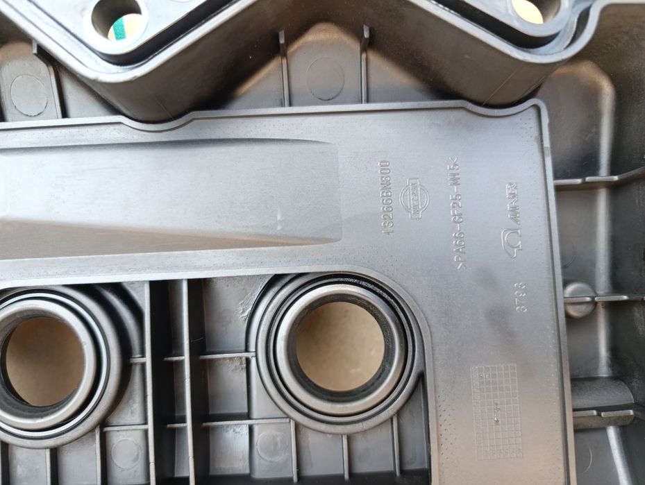 Кришка клапанів 2.2 Nissan X-trail Almera Primera альмера прімера