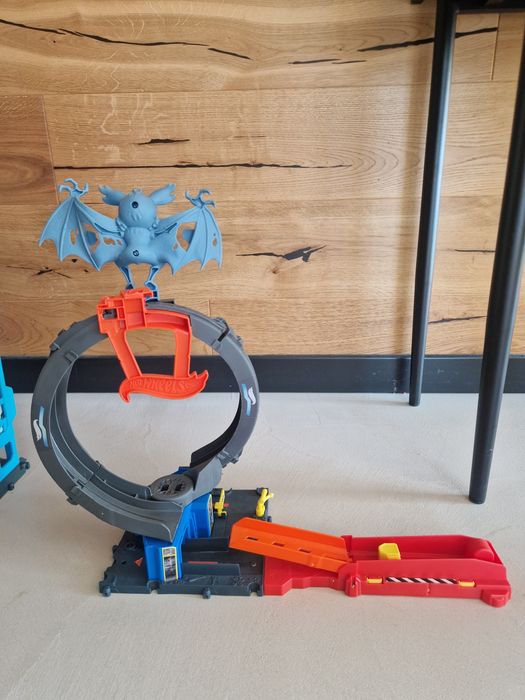 HOT WHEELS CITY Tor pętla nietoperz