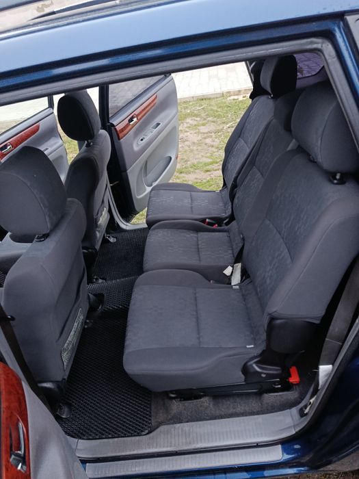 Toyota Avensis Verso 2003 р