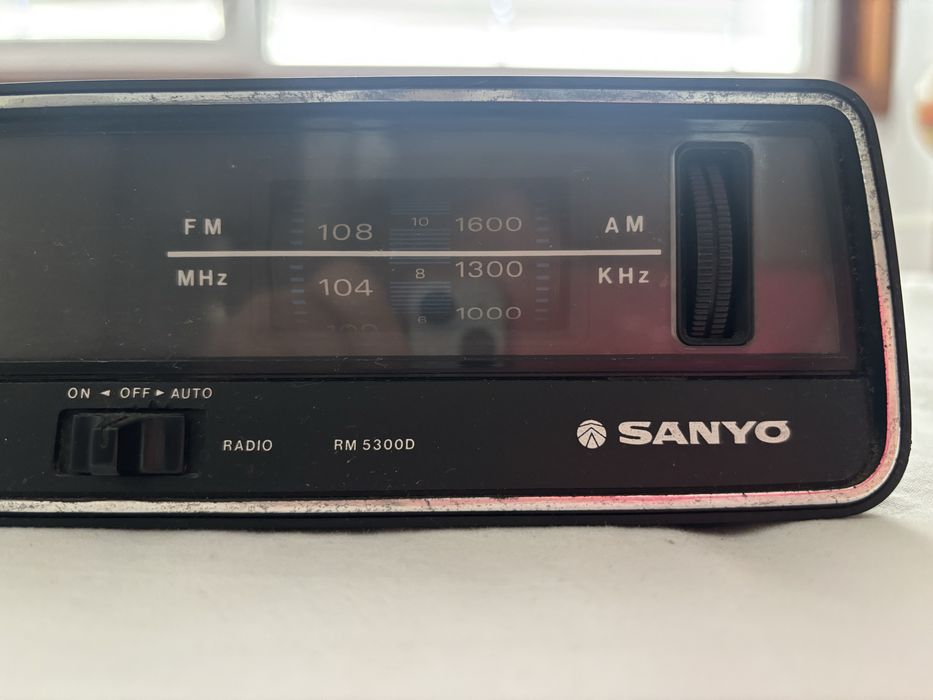 Radio SANYO a funcionar