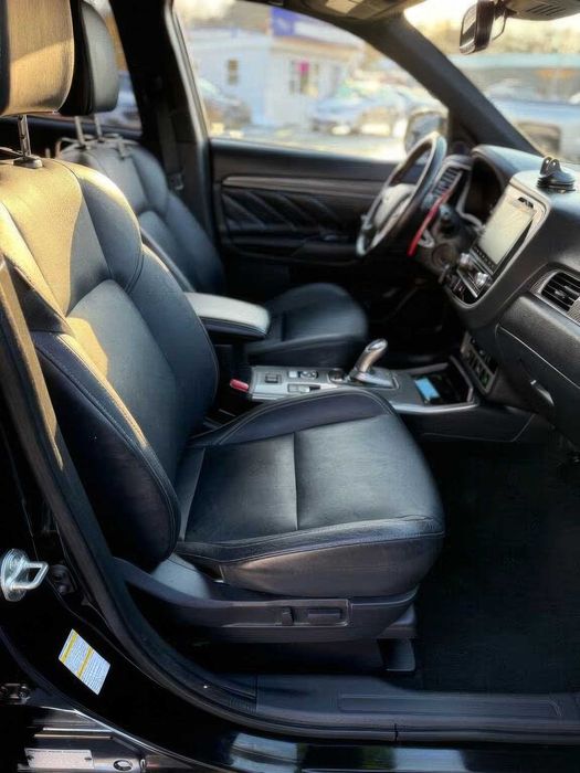 Mitsubishi Outlander      2020