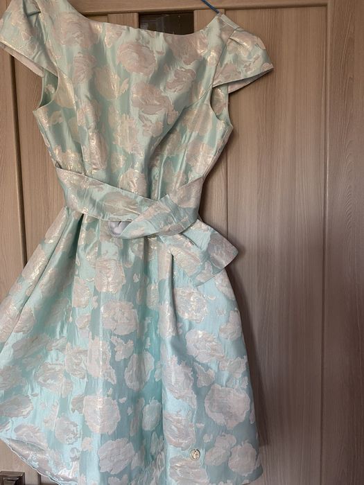 Плаття жіночі та дівчачі