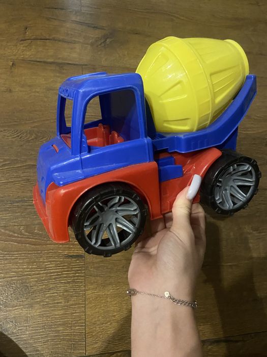 якісні іграшкові машинки