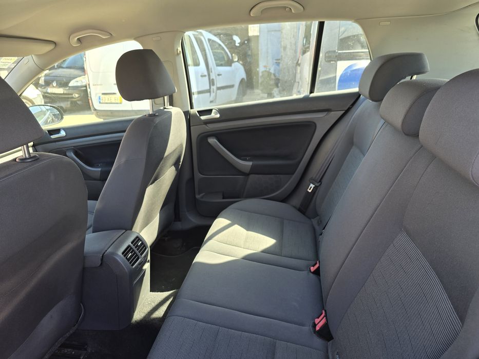 VW Golf V Bluemotion 105 cv em bom estado