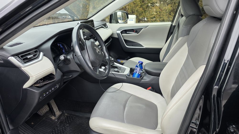 Sprzedam samochód Toyota Rav4