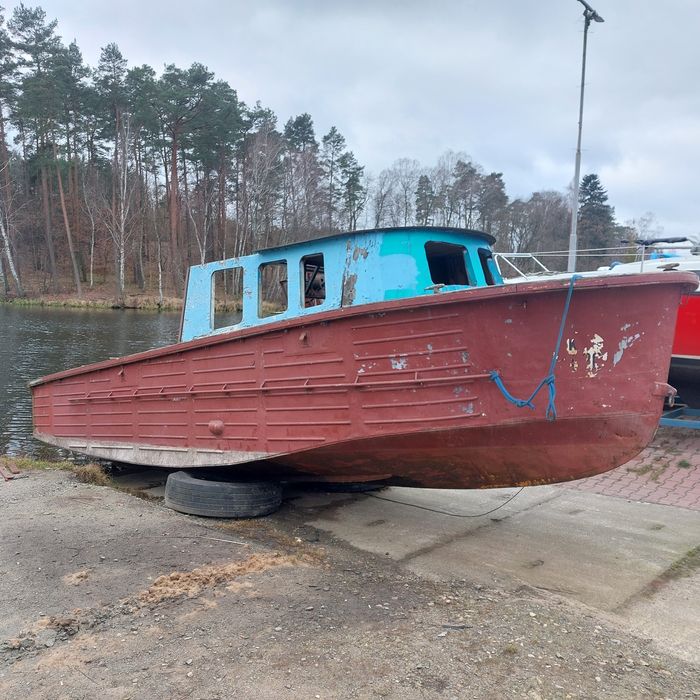 Kuter holowniczy wojskowy silnik diesel