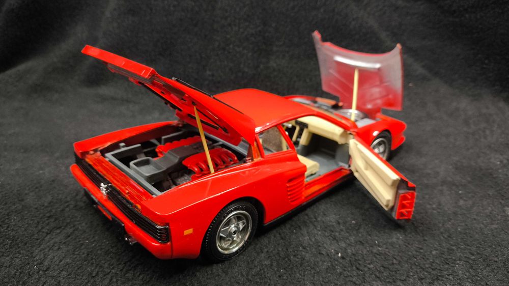 Модель авто 1:18 Ferrari TesteRossa 1984 (Bburago Italy)