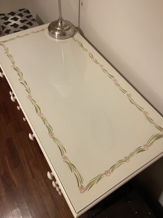 Movel com gavetas de quarto (Conjunto: Cadeira, Cama e Movel)