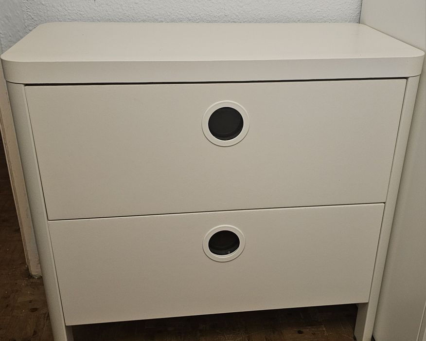 Guarda-roupa e cómoda de criança ikea