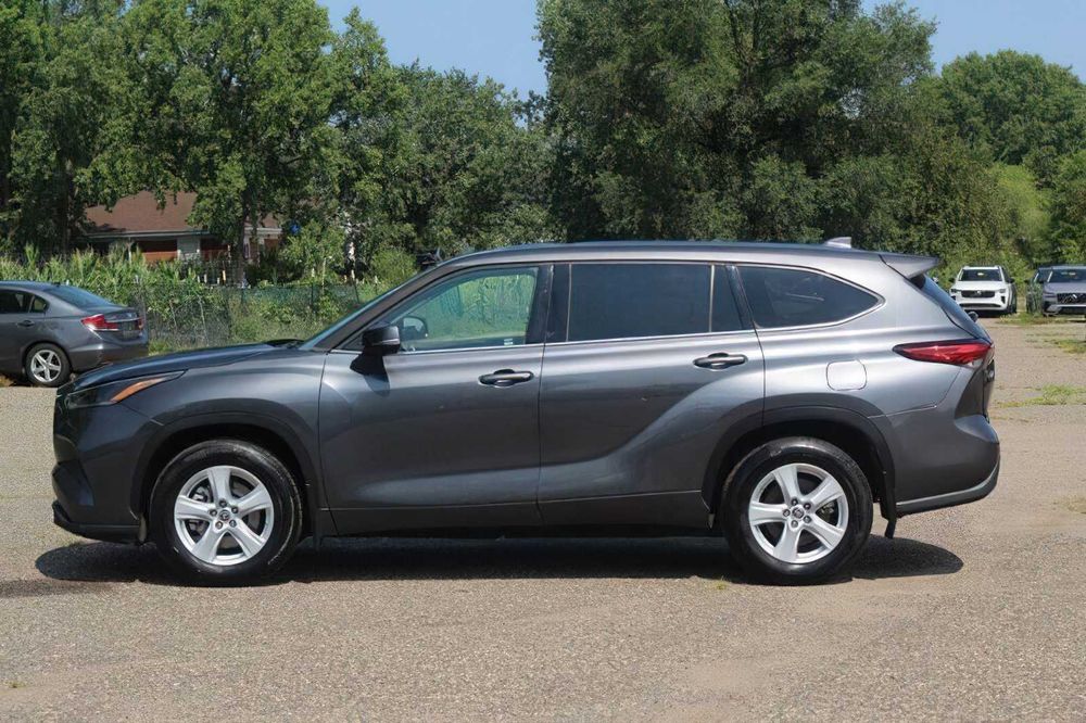 Toyota Highlander Limited      2021