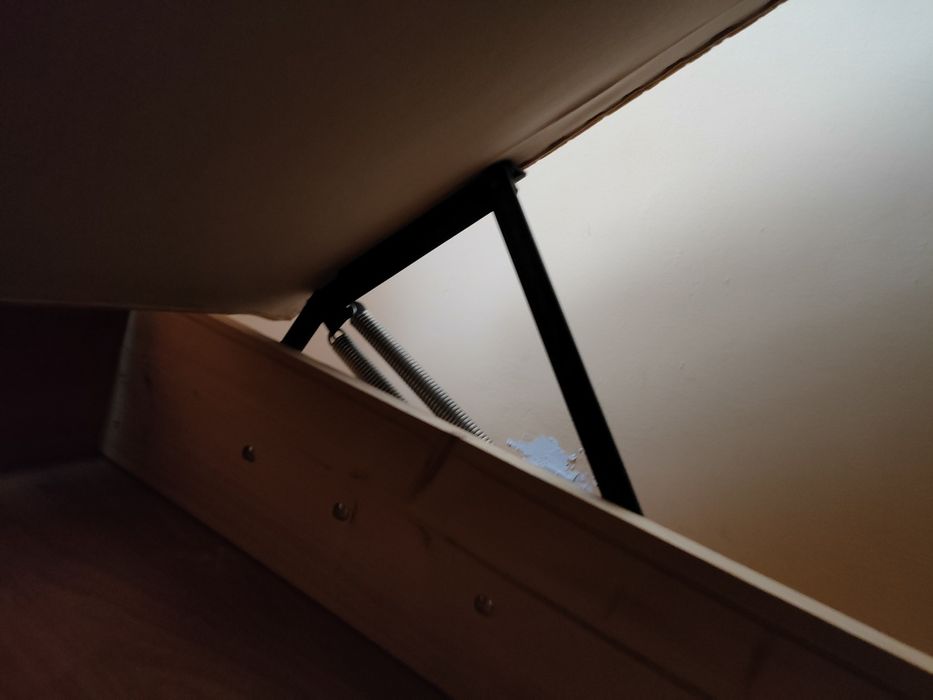 Mechanizm podnoszenia materaca, dużego tapczanu