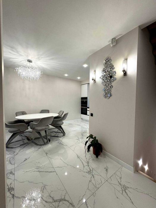 Котедж  з власним гаражем  Петра Полтави центр   300000