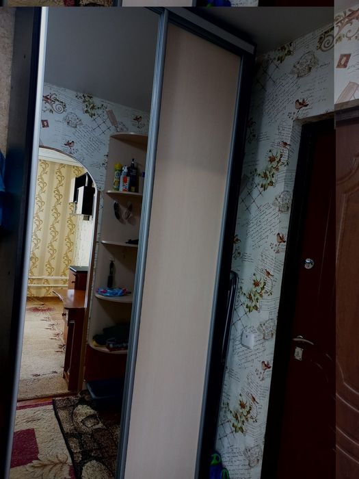 Здається кімната в гуртожитку з комунальними