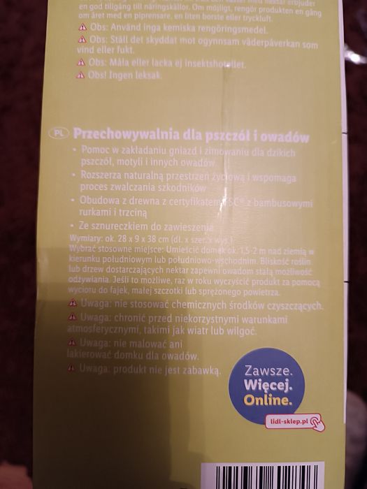 Nowy drewniany domek dla owadów