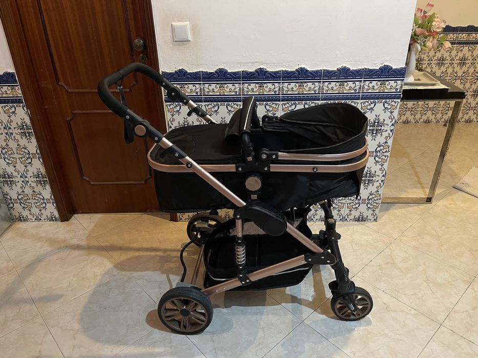 Carrinho de bebé Trio Preto e Dourado - 0-36 meses
