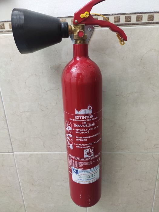 Extintores de pó e co2