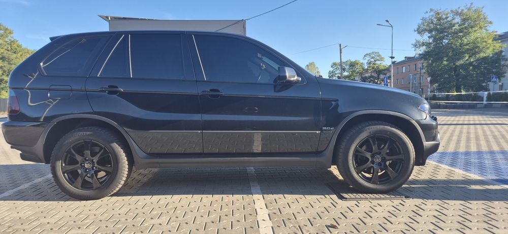 Автомобіль BMW X5 E53
