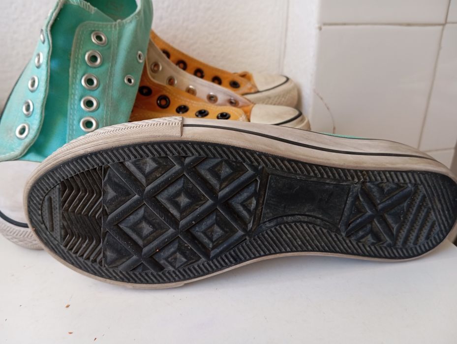 2 pares de. tênis 33