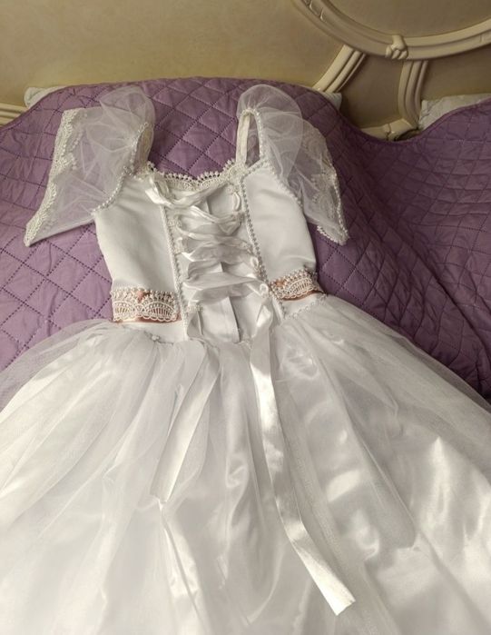 Плаття біле пишне на перше причастя