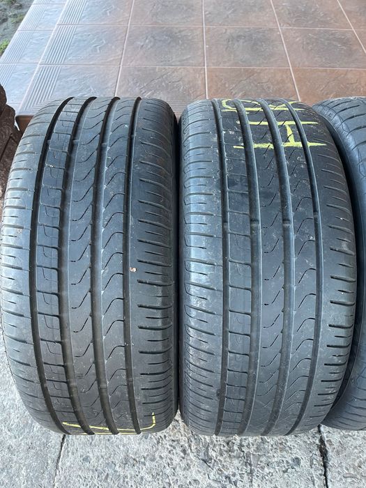 Шини.    235/45/17
