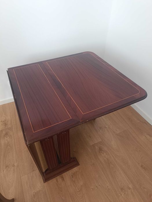 Mesa de Jantar + 2 Cadeiras
