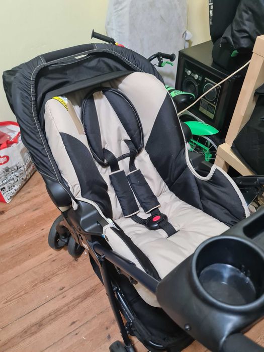 Vendo carrinho de bebé todo completo e um nex to me