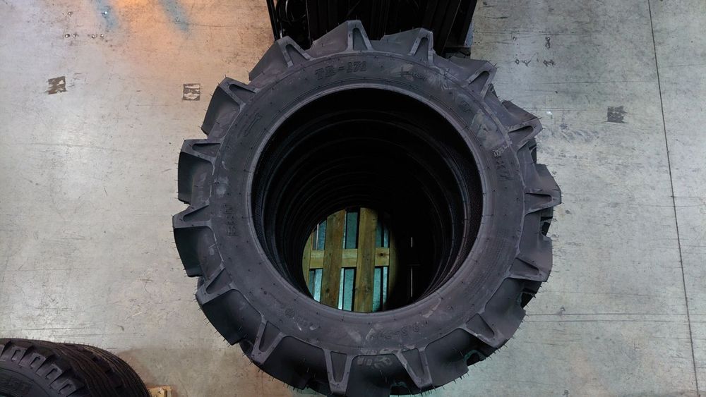 Шини 9.5/8.3-32 до Трактора Т25-Т16