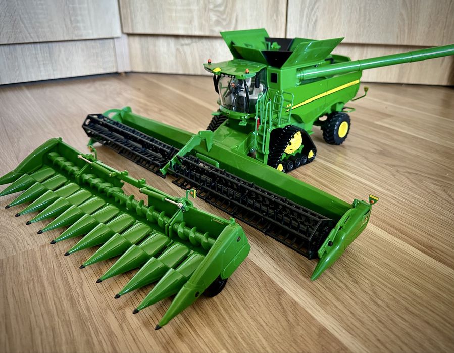 Коллекционный Комбайн John Deere S780 1:32 (Siku; Tomy Britains; ERTL)